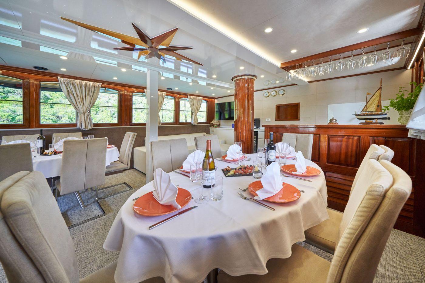 Tajna Mora gulet amenities lifestyle dining in Croatia