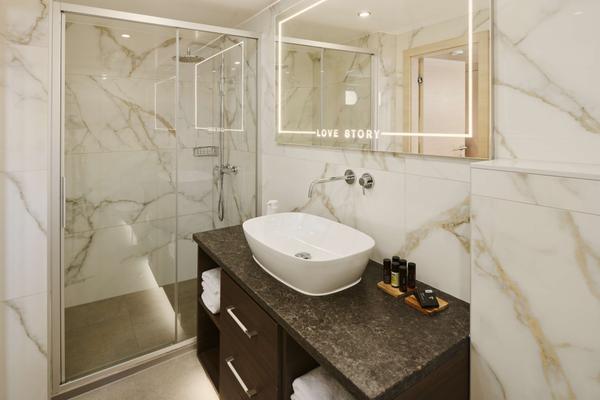 Love Story gulet interior cabin in Croatia