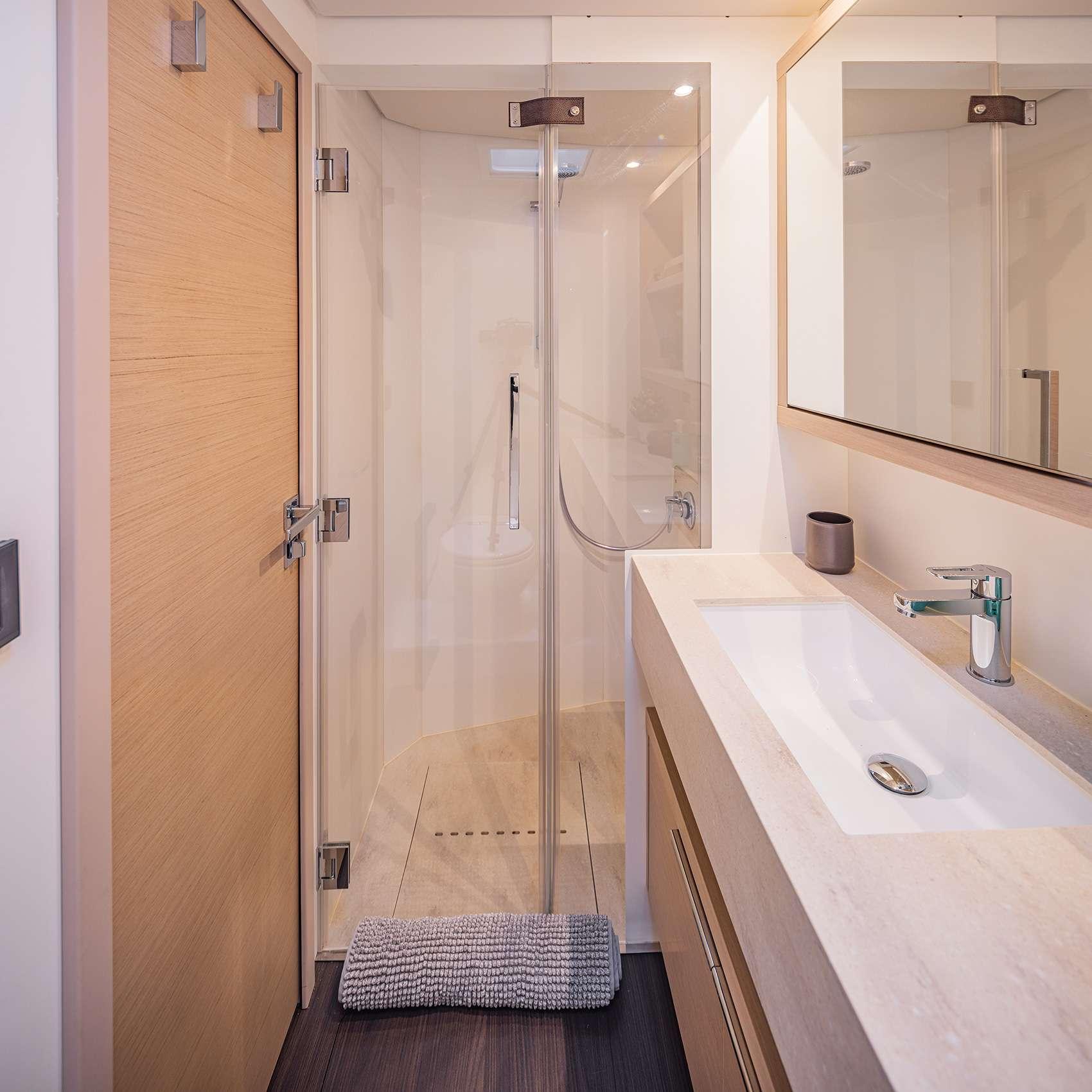 Tri-Wing Carida gulet accommodation interior cabin in Croatia