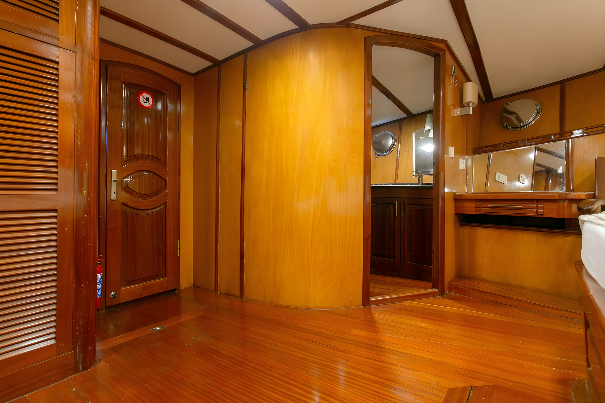 Sarayli 1 gulet interior cabin in Türkiye