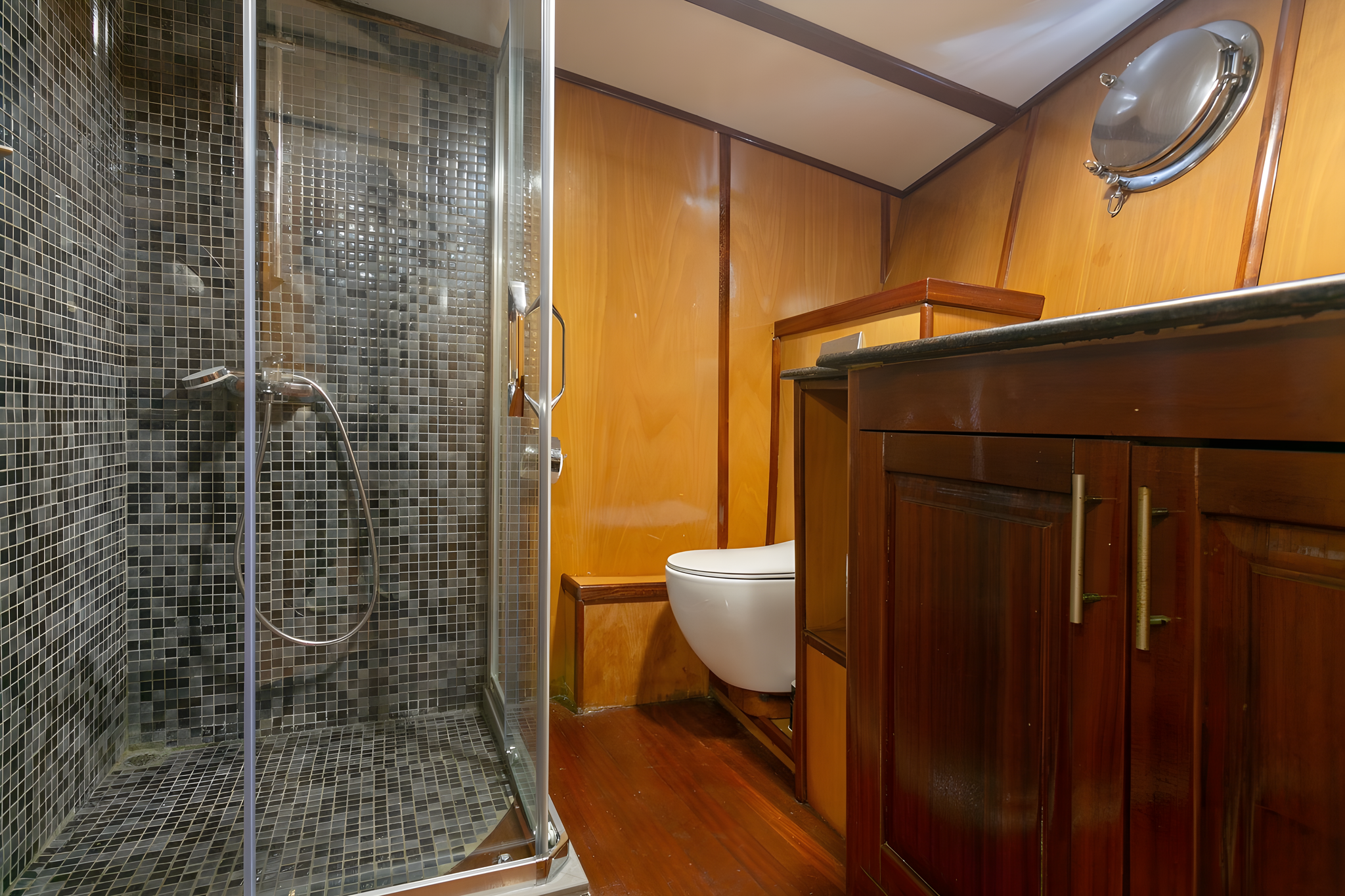 Sarayli 1 gulet accommodation interior cabin in Türkiye