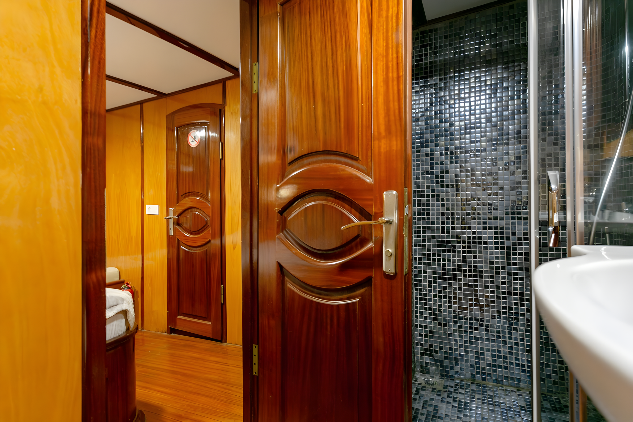 Sarayli 1 gulet accommodation interior cabin in Türkiye