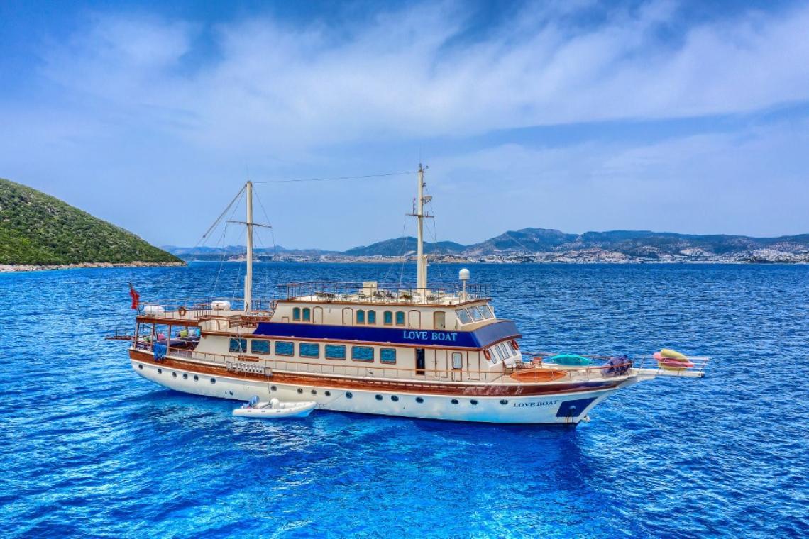 Love Boat gulet amenities aerial view in Türkiye