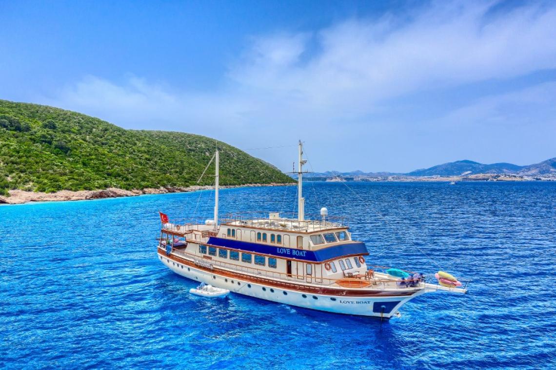 Love Boat gulet amenities aerial view in Türkiye