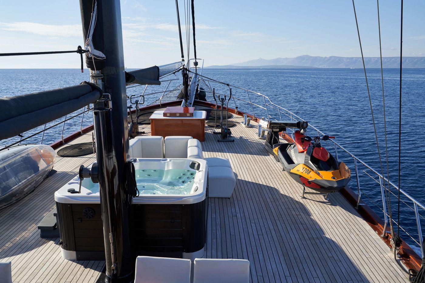 Stella Maris gulet amenities interior cabin in Croatia