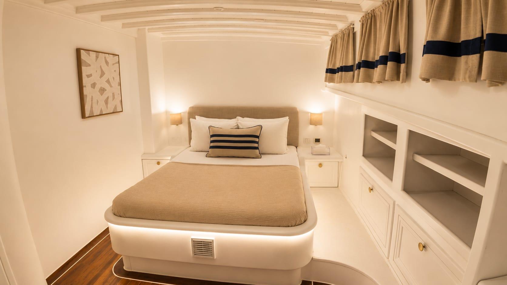 Yuce Bey gulet accommodation interior cabin in Türkiye