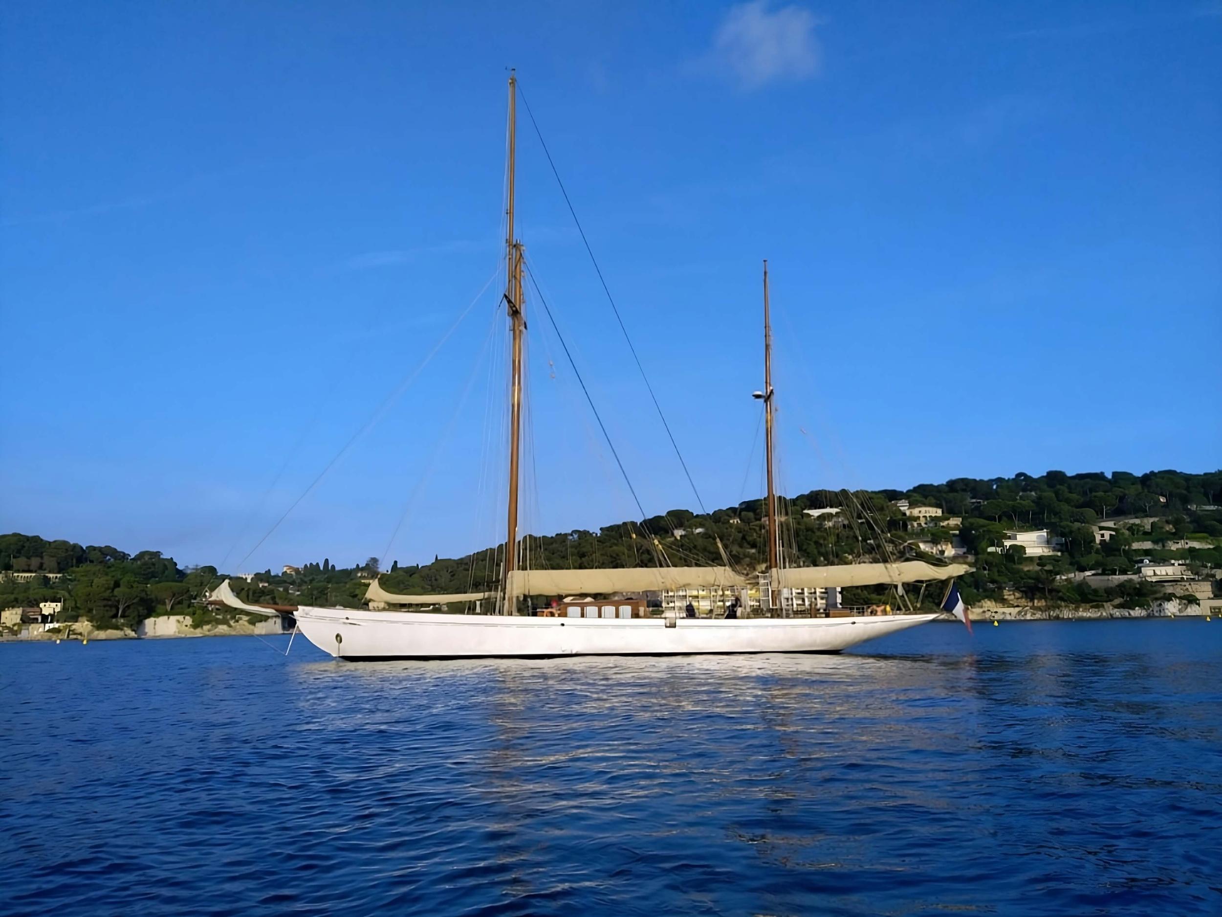 Black Swan: Historic Luxury Yacht Charter on the French Riviera — Exclusive Gulets journal